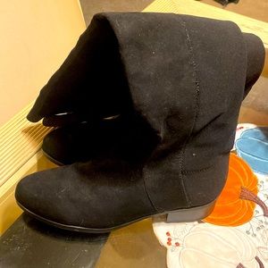 Black boots. Pull on. Brand new